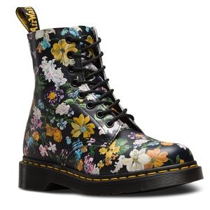 Dr. Martens BRAND NEW!!! Womens 8 Floral 🌼